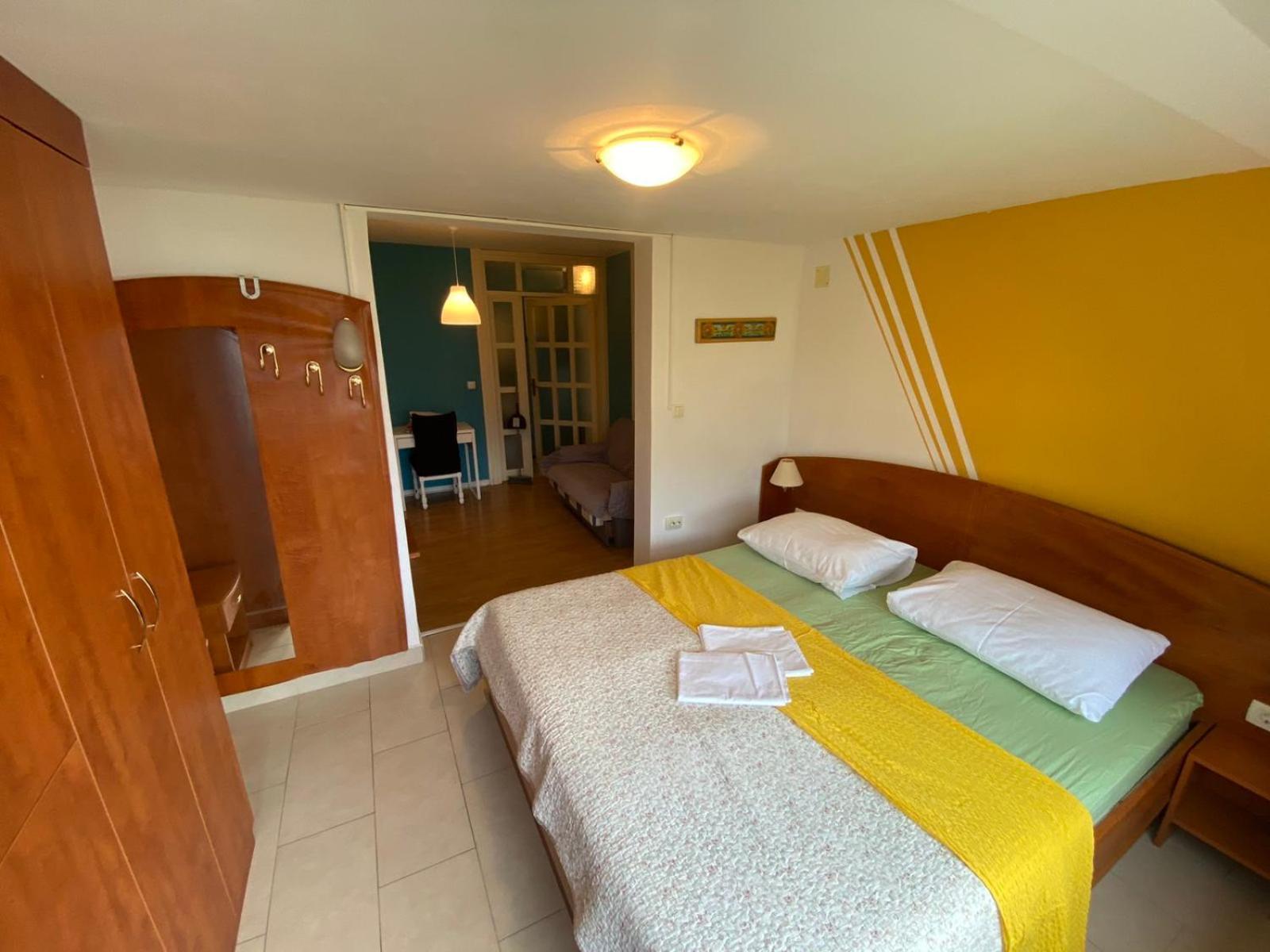 Apartments Chiara Rab Town Ngoại thất bức ảnh